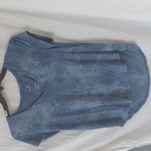 American Eagle Outfitters Favorite T V-neck